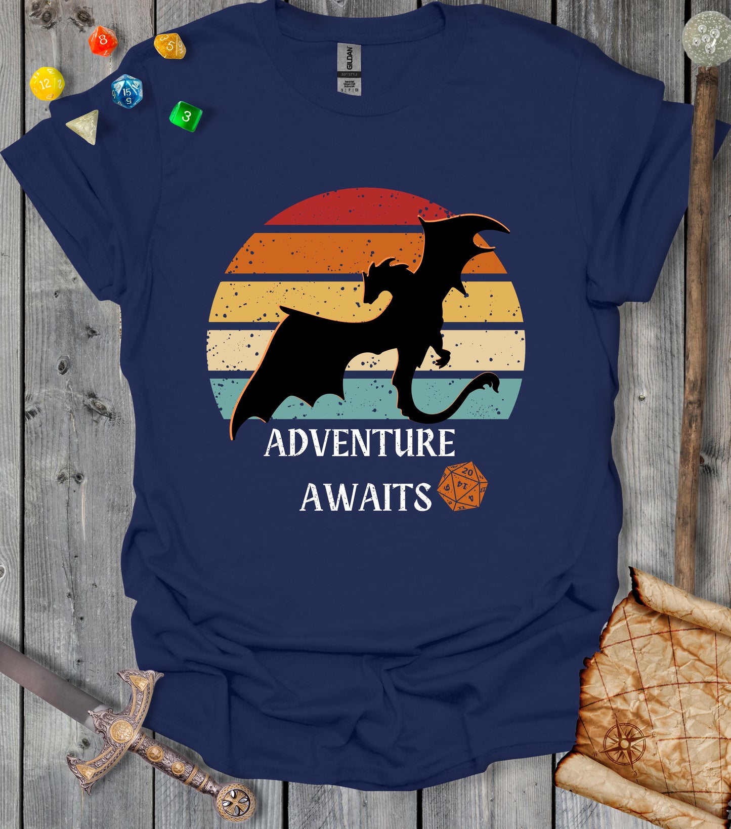 Adventure awaits - Retro sun - T-shirt