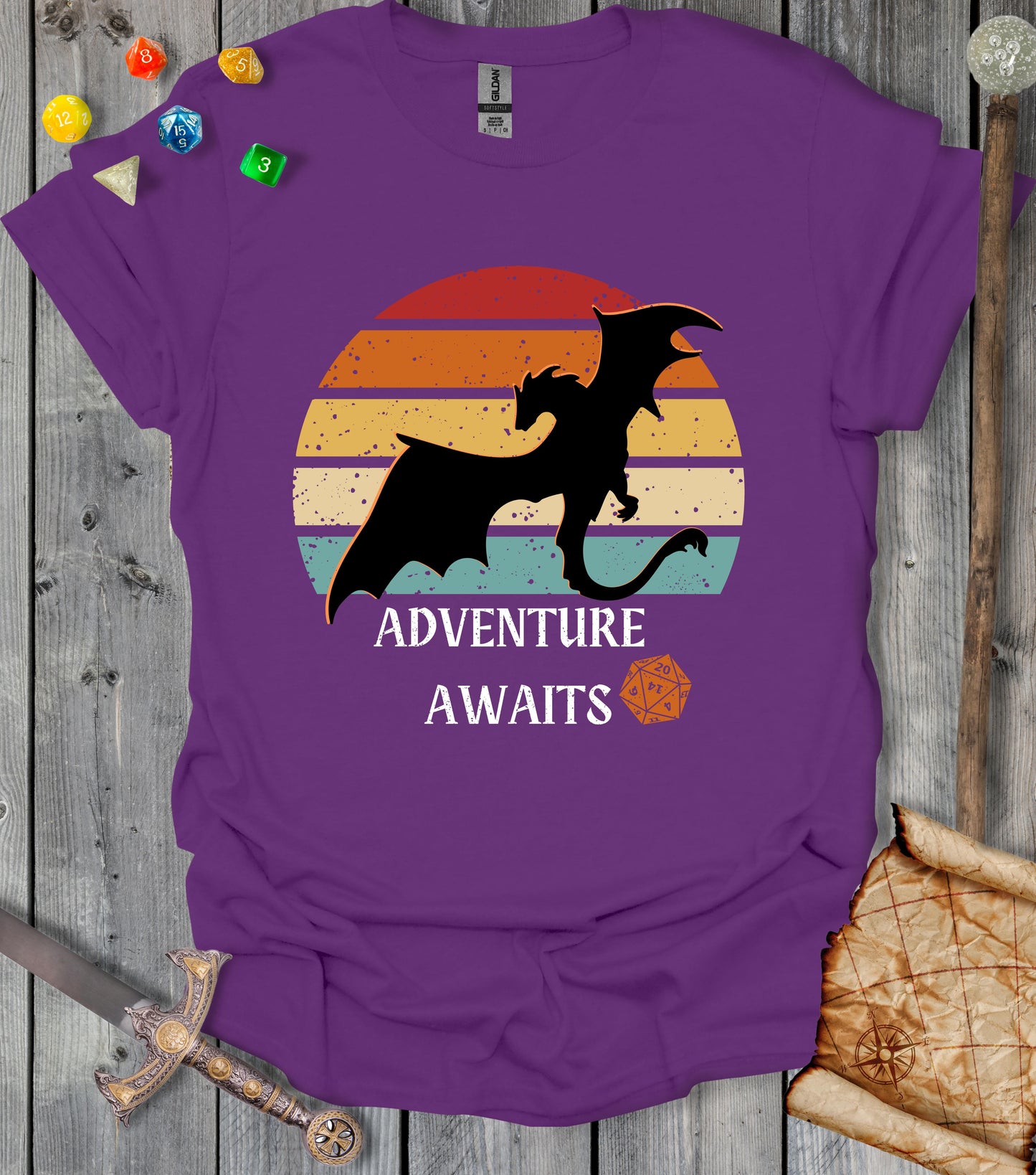 Adventure awaits - Retro sun - T-shirt