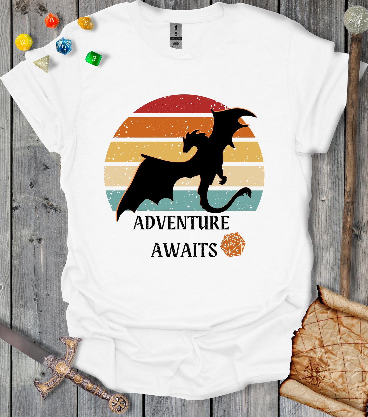 Adventure awaits - Retro sun - T-shirt